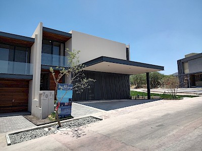 VENTA DE CASA NUEVA EN ALTOZANO CON ACABADOS PREMIUM