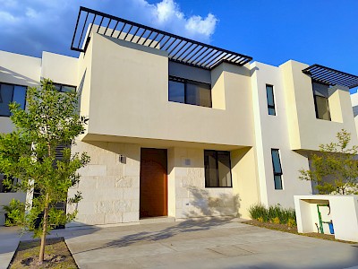 CASA SHIJA CON RECÁMARA EN PLANTA BAJA EN VENTA EN AZHALA, ZIBATÁ, QUERÉTARO