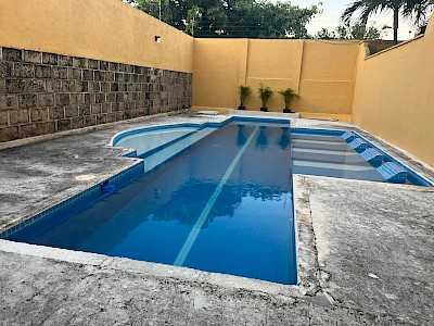 HERMOSA Y AMPLIA CASA EN RENTA CON ALBERCA EN CANCUN CERCA DE LA ZONA HOTELERA AV BONAMPAK