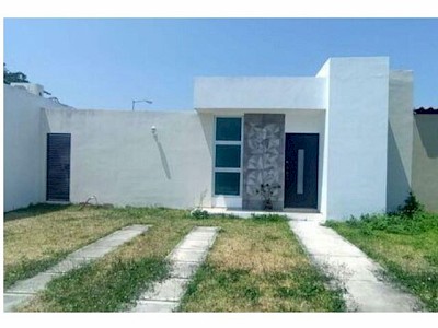 RENTA. CASA EN PRIVADA DE GRAN SANTA FE. Mérida Yucatán.