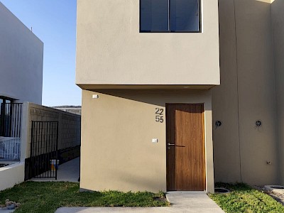 Casa en RENTA de 3 habitaciones a 7 min de ZAKIA 
