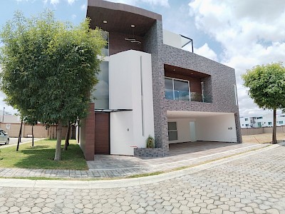 Residencia en Venta en Parque Potosí Lomas de Angelópolis 
