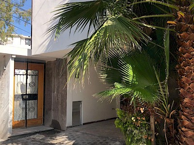 Casa n Venta en San Francisco Mayorazgo a una calle de periférico y 11 sur