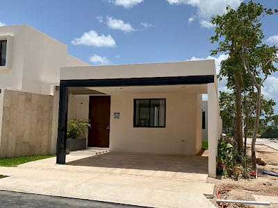 Casa en venta en Conkal, ubicada el norte de Mérida, privada Residencial.
