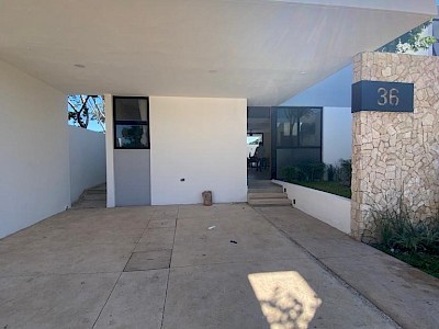 Casa en venta en Conkal, al norte de Mérida, privada con amenidades.