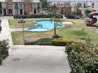 VENTA DE CASA EN CLUSTER CON VIGILANCIA Y ALBERCA EN PUERTA DE PIEDRA CORREGIDORA