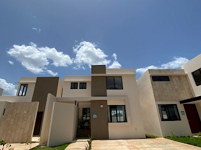Casa en venta en privada con excelentes amenidades ubicada al norte de Mérida, Conkal.