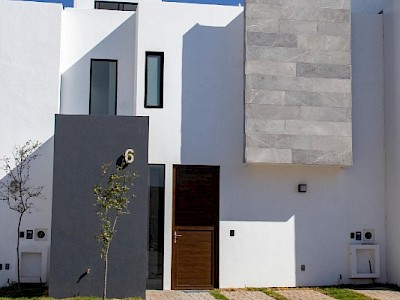 CASA EN VENTA CON RECÁMARA EN PB ENTRECIELOS, ZIBATÁ, QUERÉTARO