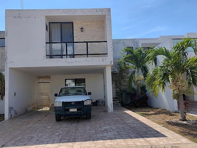 CASA EN VENTA PRIV BOSQUES DE CHOLUL 