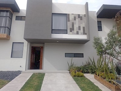 Zibata, casa nueva dentro de privada 2 niveles, 2 habitaciones, alberca