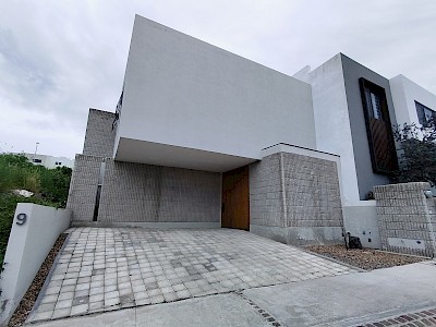 CASA EN VENTA Y RENTA EN JADE SUR 9, ZIBATÁ, QUERÉTARO
