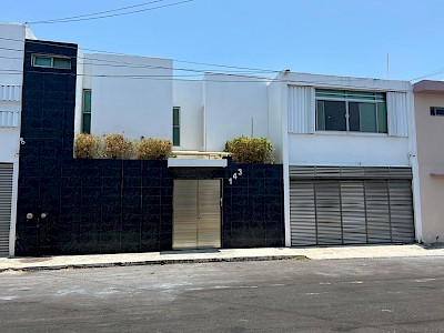 Casa Suburbia 