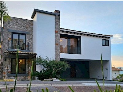 CASA EN VENTA GRAN RESERVA ESTILO MEXICANO CONTEMPORÁNEO